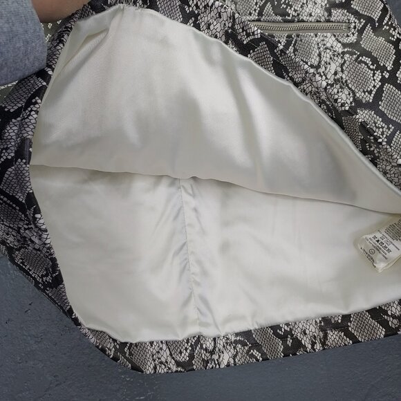 BLANK NYC Mini Skirt Women's 10 Faux Snake Skin Print Zipper Lined Pocket NEW - Picture 4 of 13